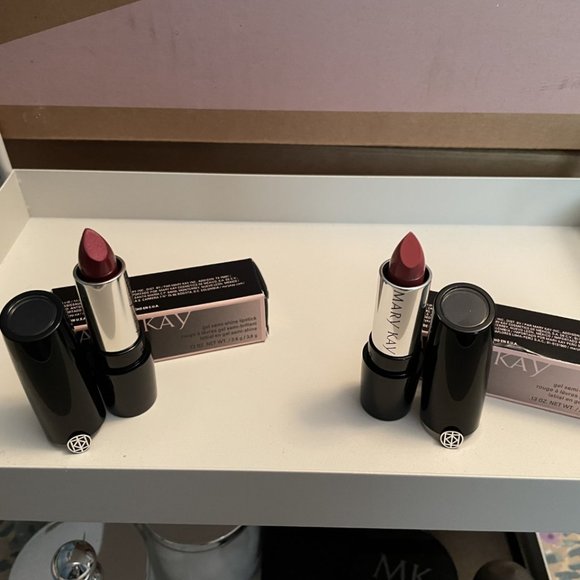 MK Mauve Moment Supreme Hydrating Lipstick - Picture 2 of 3